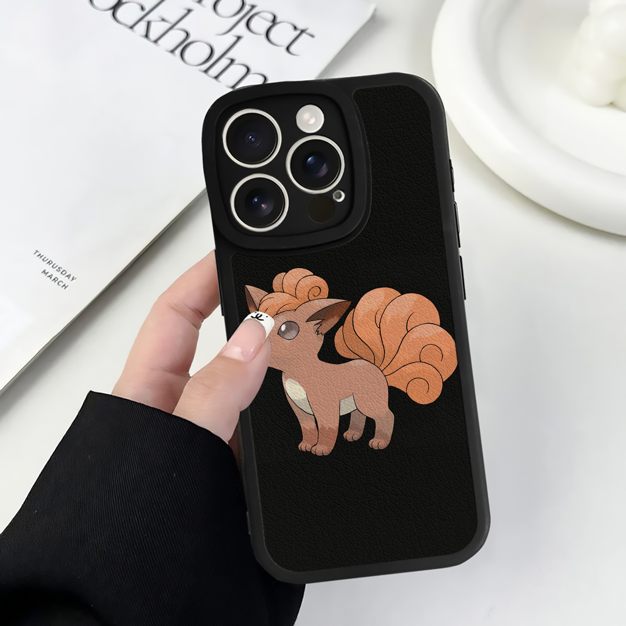 （画像用） ポケットモンスター Pokémon 【iPhone 16シリーズ対応】シリコンスマホケース（レザー調） 材質：シリコン